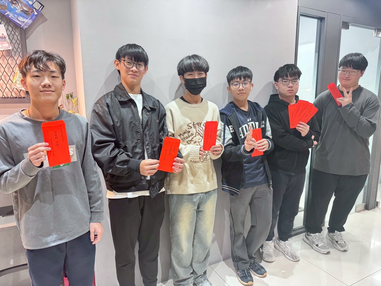 頒發獎學金 %E9%A0%92%E7%99%BC%E7%8D%8E%E5%AD%B8%E9%87%91