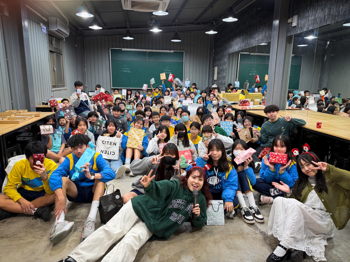 %E8%81%96%E8%AA%95%E4%BA%A4%E6%8F%9B%E7%A6%AE%E7%89%A9