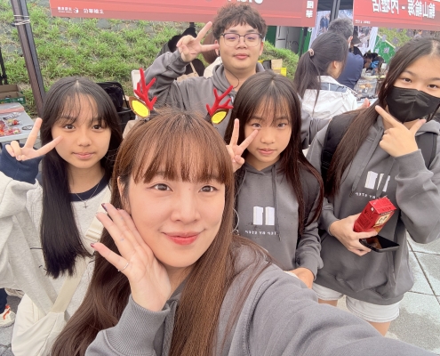 十一週年與學生合照