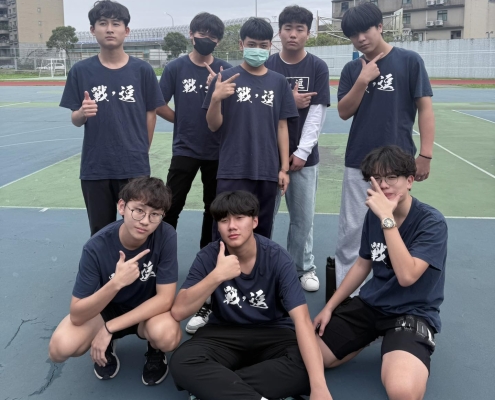 高中參訪國三男生