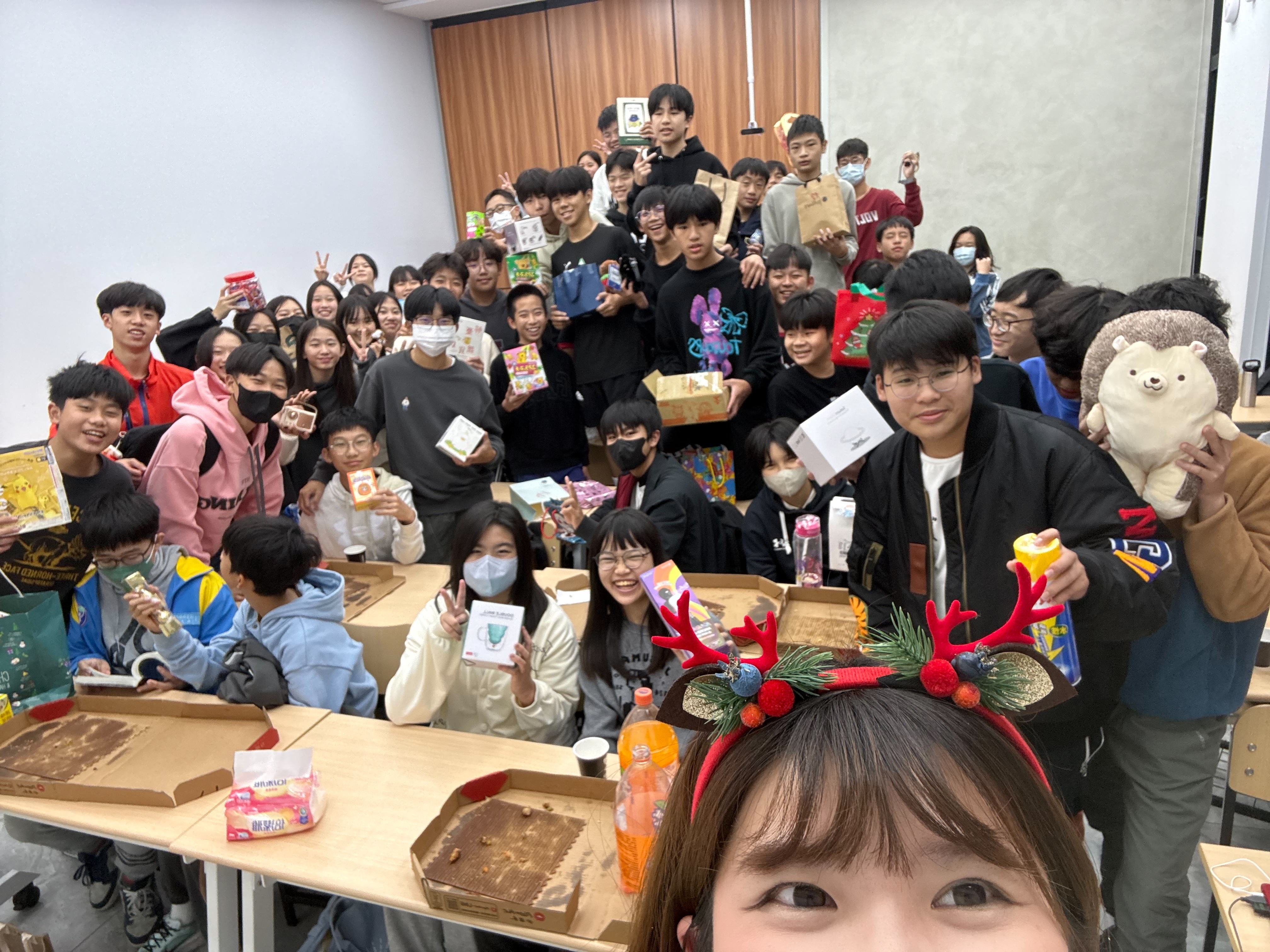 %E5%9C%8B%E4%BA%8C%E8%81%96%E8%AA%95%E4%BA%A4%E6%8F%9B%E7%A6%AE%E7%89%A9 rotated