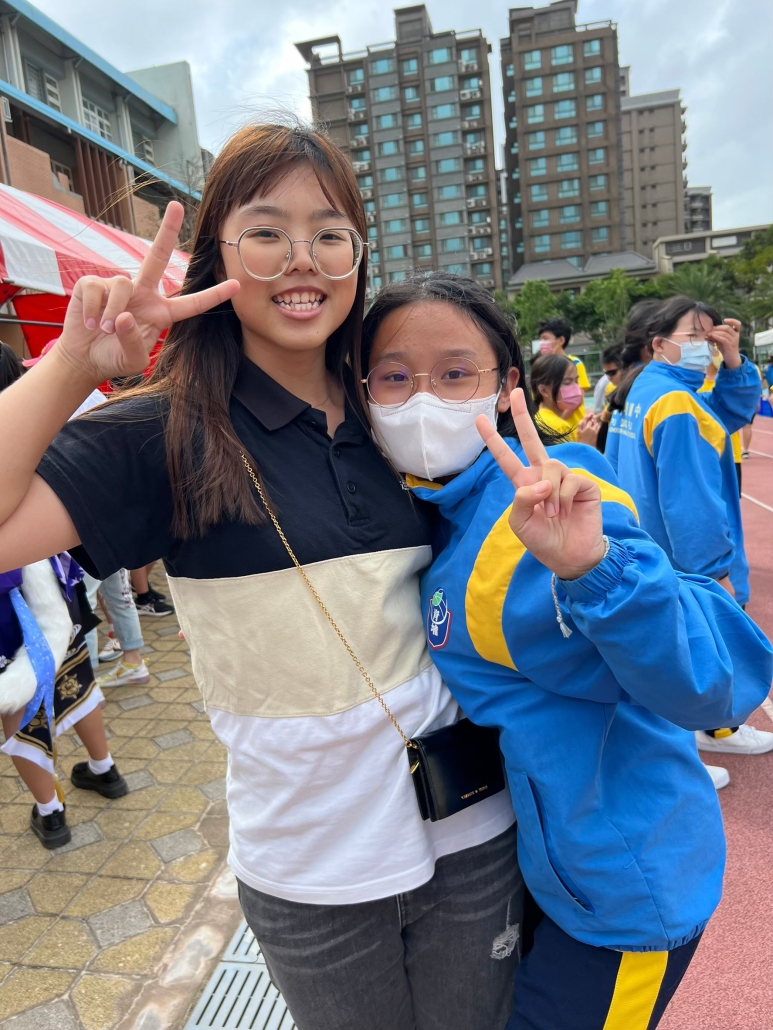 逗點教室-翱翔校導師與小朋友合照