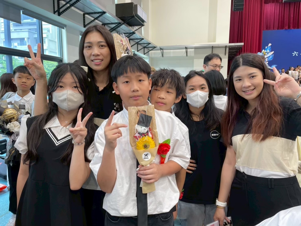 LINE_ALBUM_2025畢業典禮_251119_22 讓我們一起熱血變強吧!